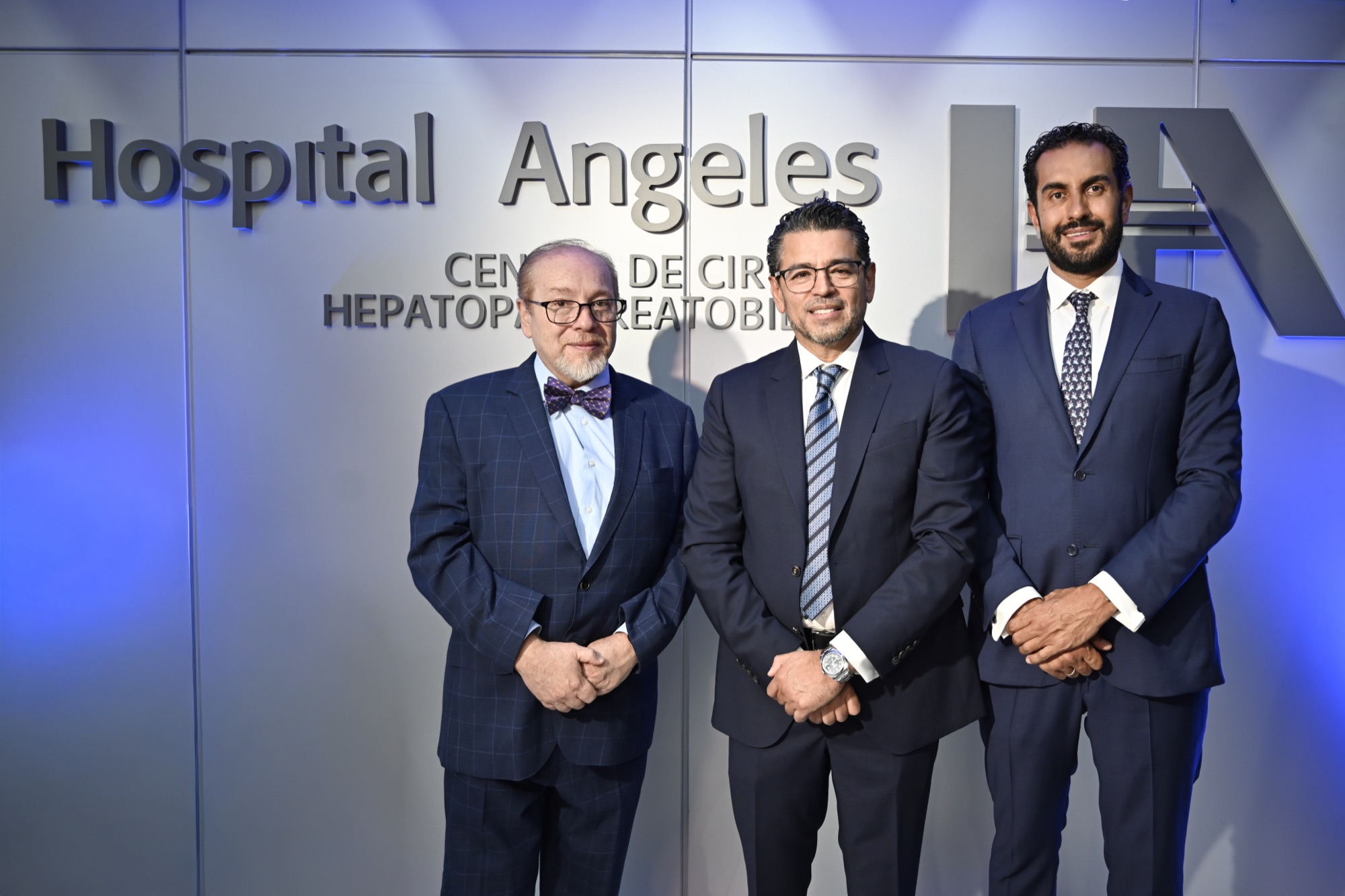 Dr. Luis Carlos Chan Núñez y el equipo del centro en la inauguración del Centro de Cirugía Hepatopancreatobiliar de Hospital Ángeles Pedregal, mayo de 2026